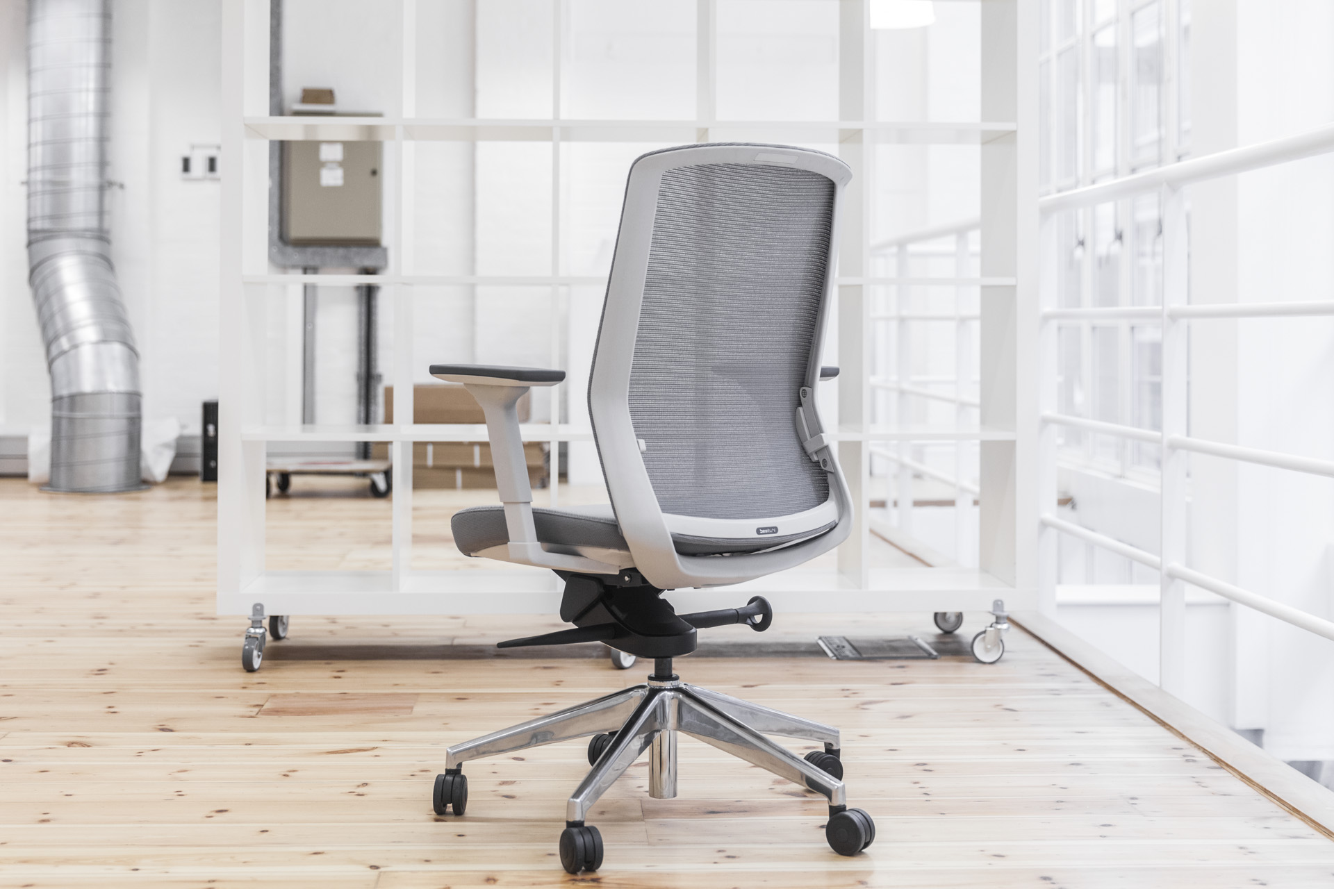WS - Case study - J1 task chair - White&Grey