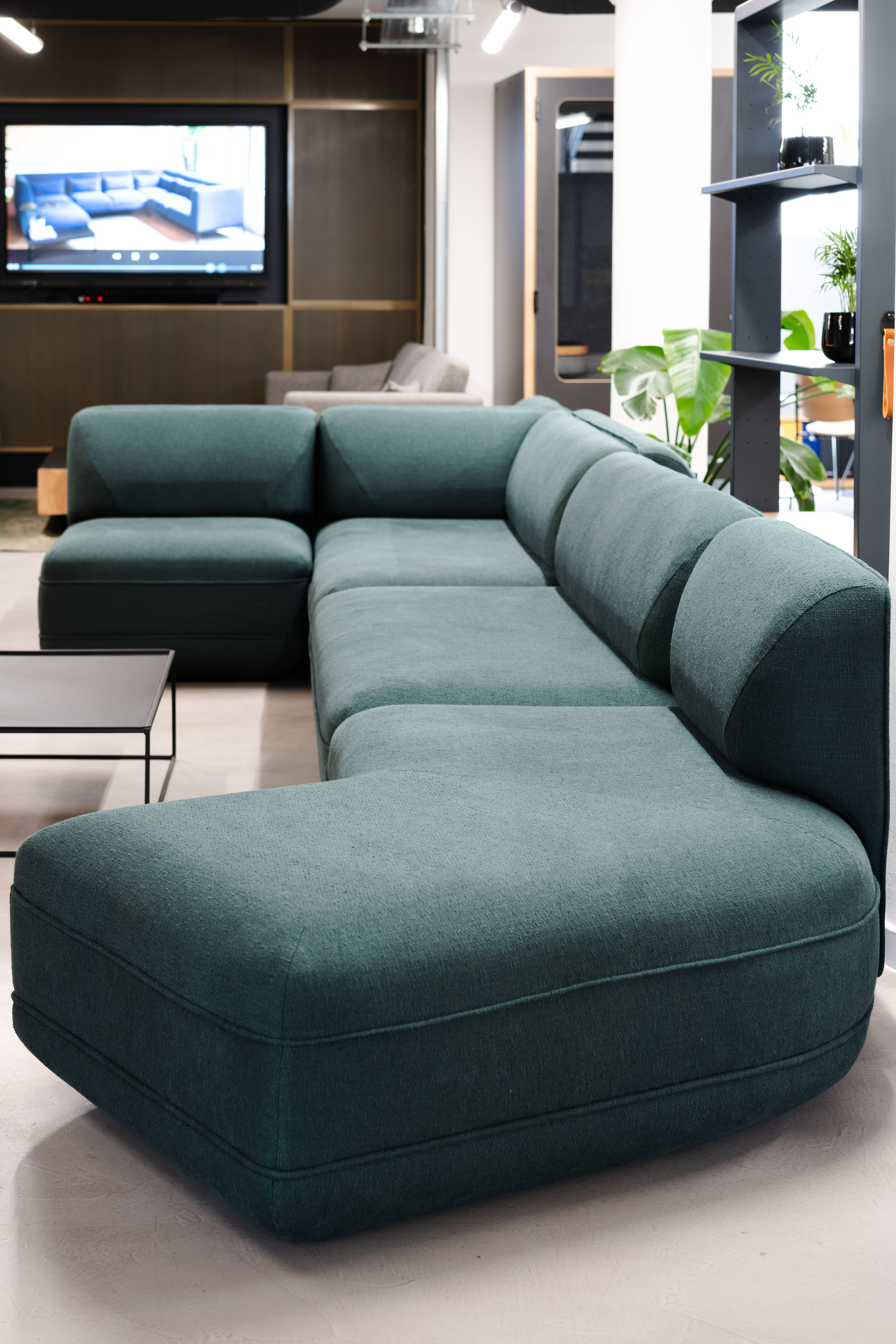 WS - Showroom - Islands sofa - Blue (2)