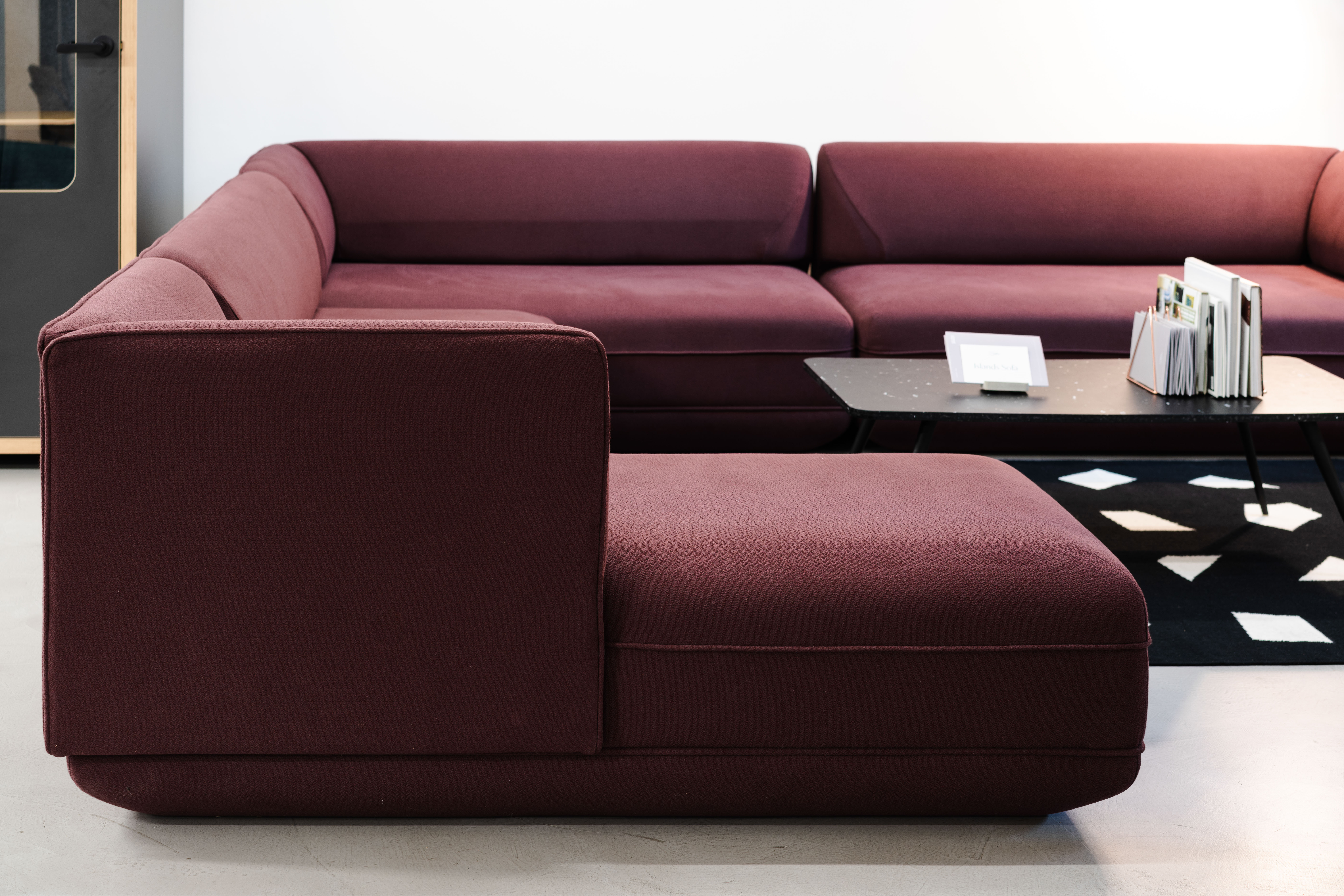WS - Showroom - Islands sofa - Red (1a)